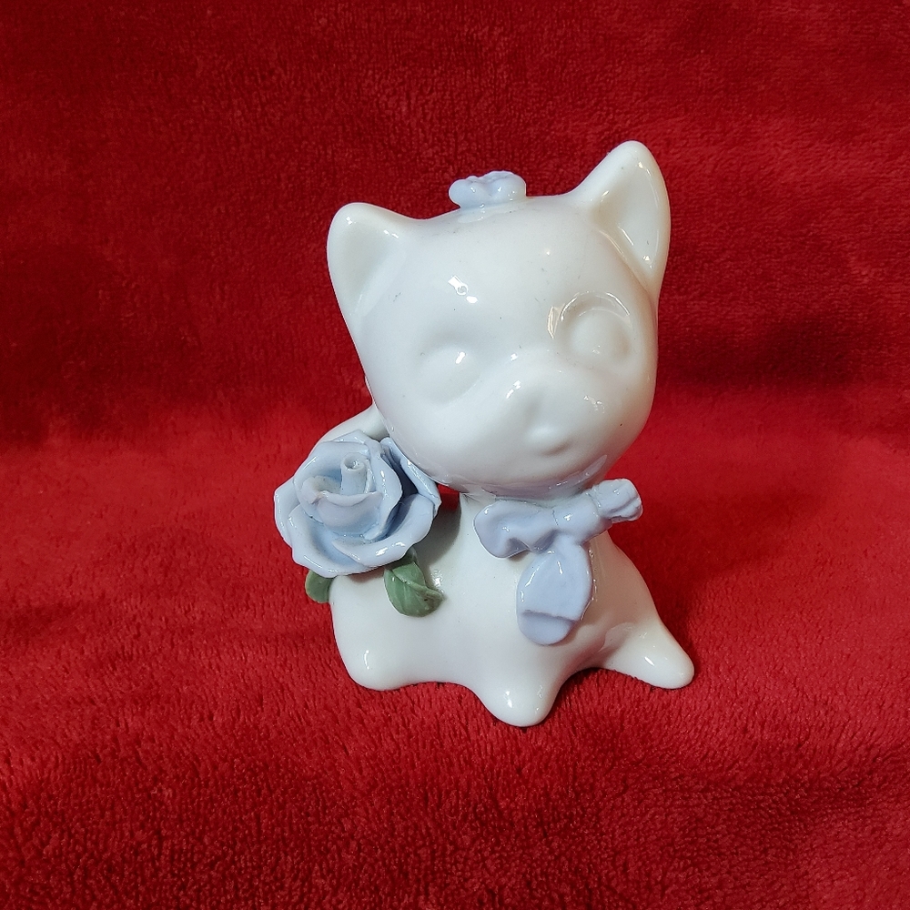Vintage Porcelain Kitten With Flowers Collectible Kitschy Cat
